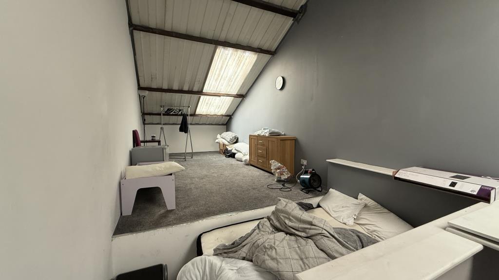 Lot: 57 - FREEHOLD CAR WORKSHOP AND GARAGE - Interior image of mezzanine floor area